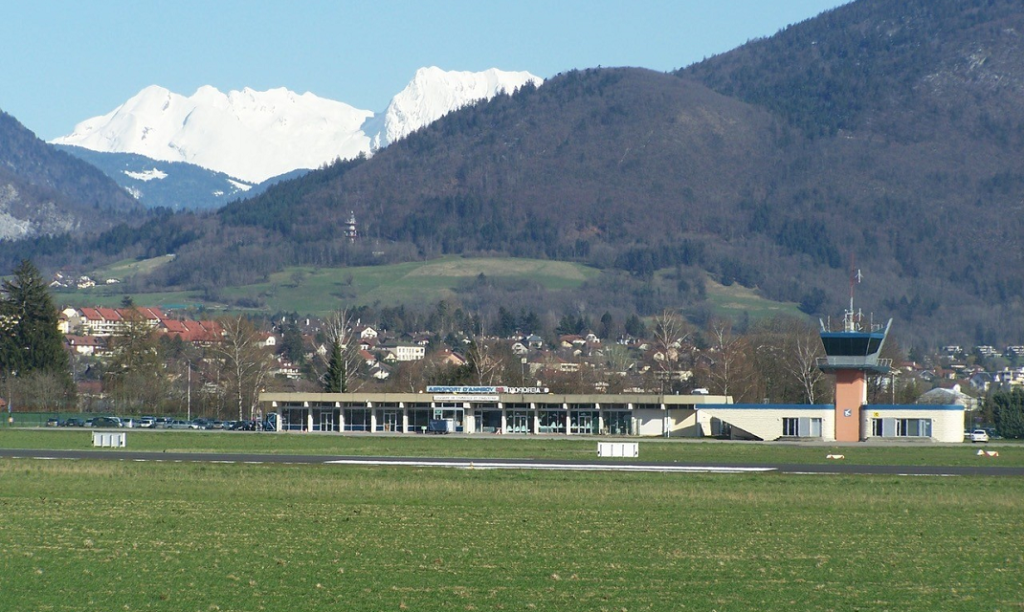 vinci Annecy Mont-Blanc airport