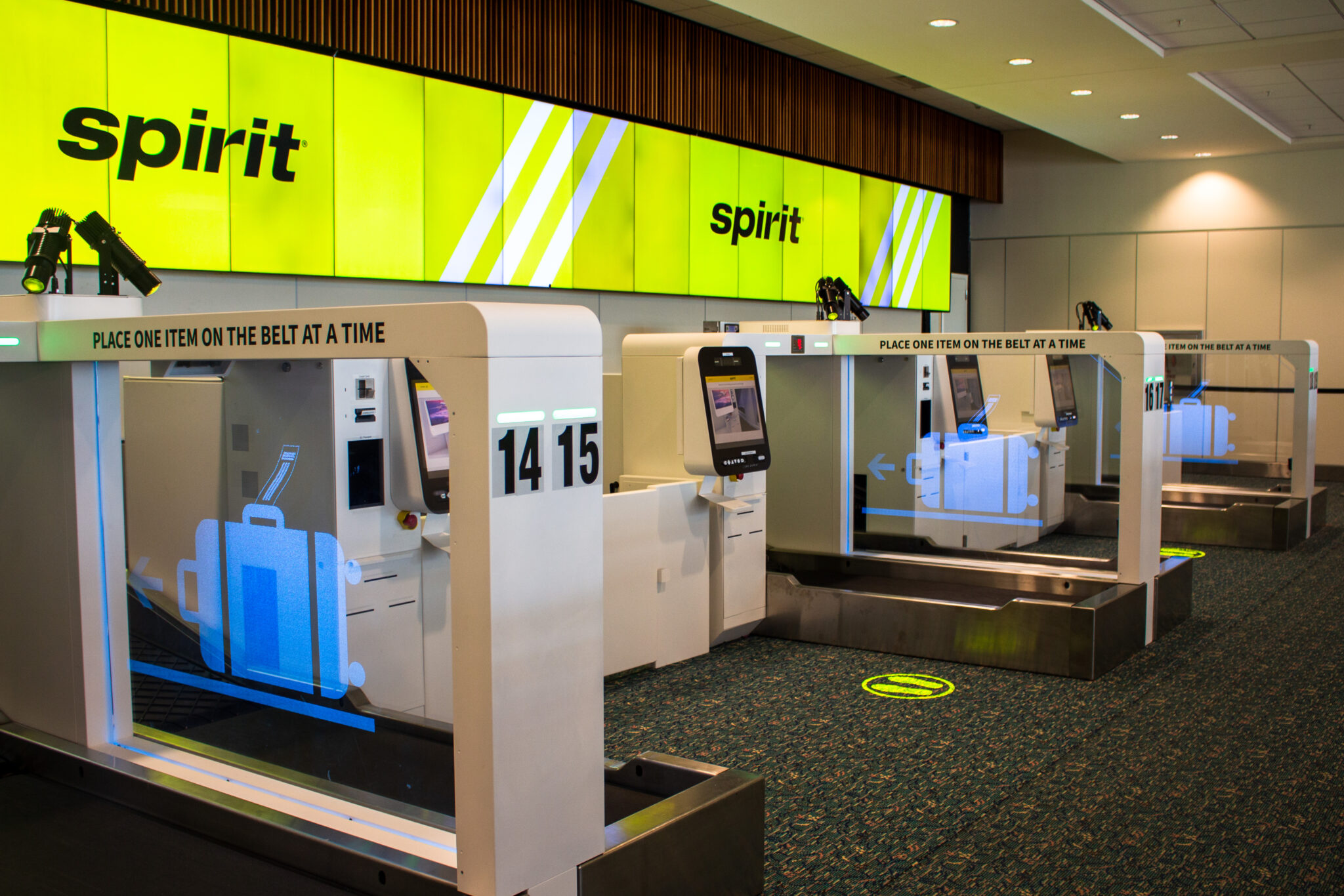 Spirit Airlines Installs SelfBag Drop Units at Orlando International