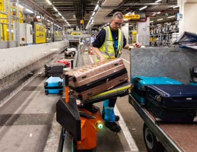 Schiphol Purchases 30 Lifting Aids to Lighten Workload for Baggage Handlers
