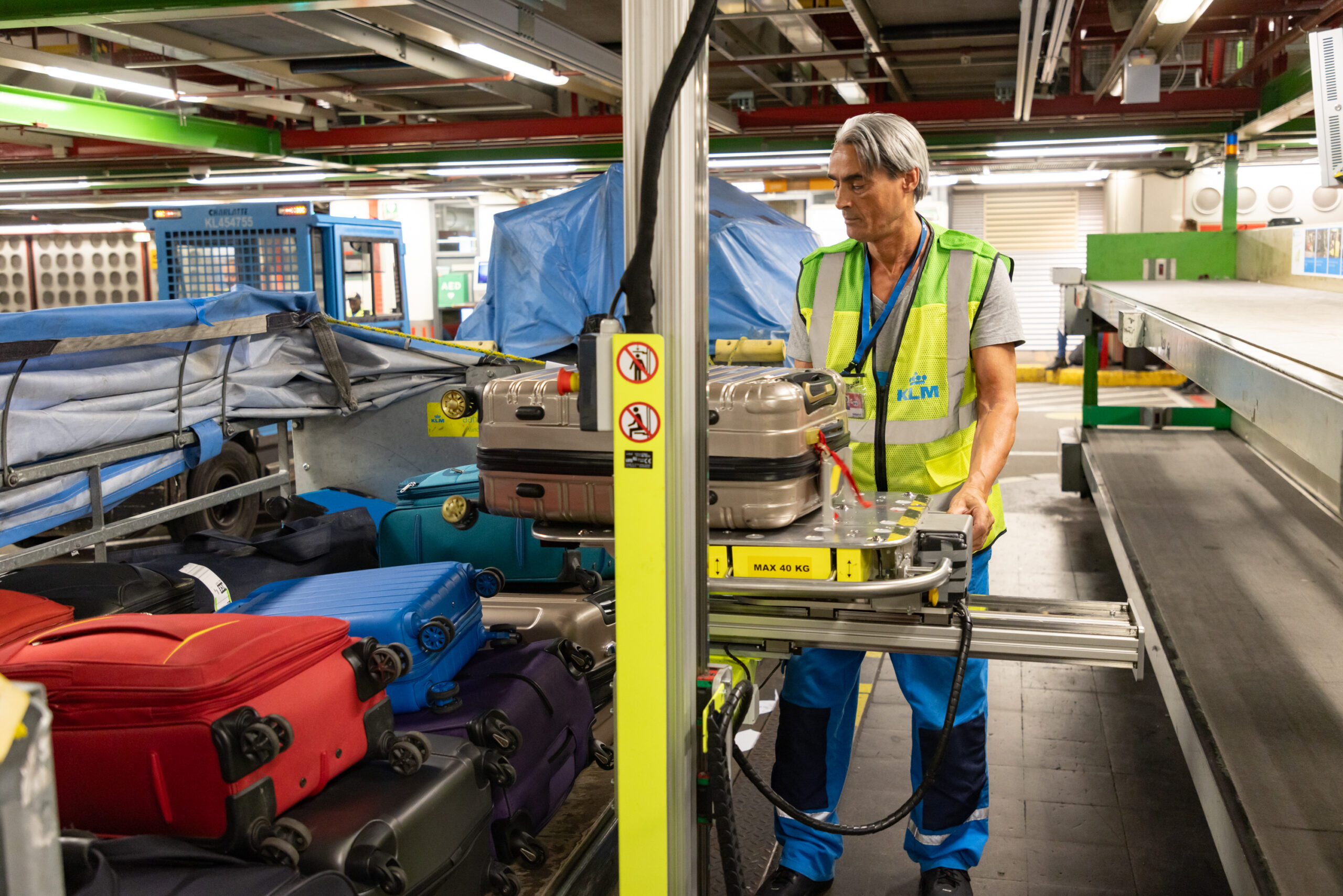 These tests contribute to the ambition to install a properly functioning lifting aid at every work location in the baggage halls by April 2024