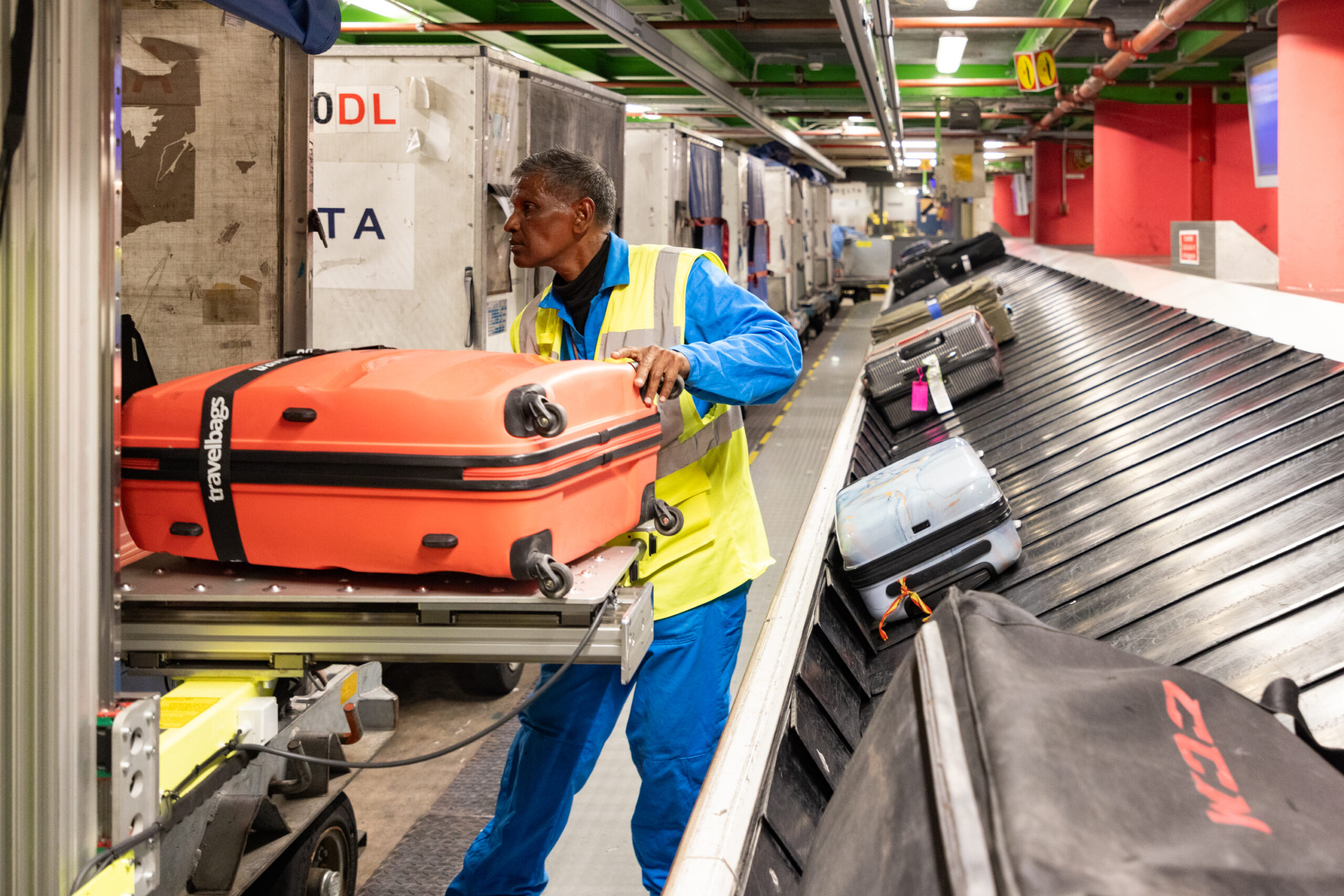Schiphol is collaborating with baggage handlers to test three new lifting aids
