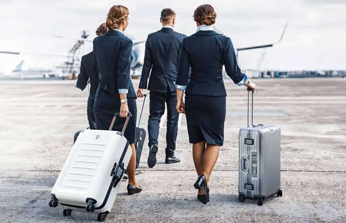 Icelandair crew with electronic bag tags