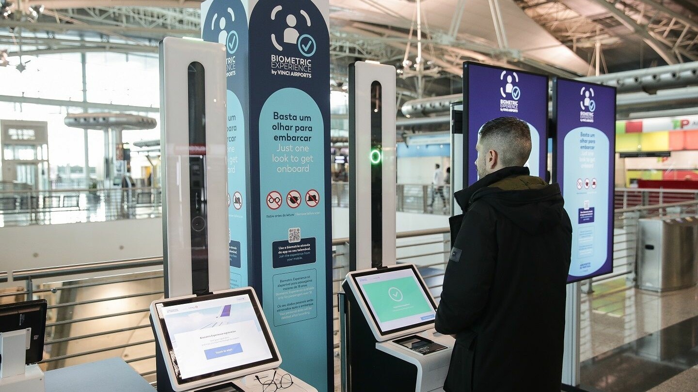 This process simplifies the journey for the passenger who gains free time through a paperless and contactless journey