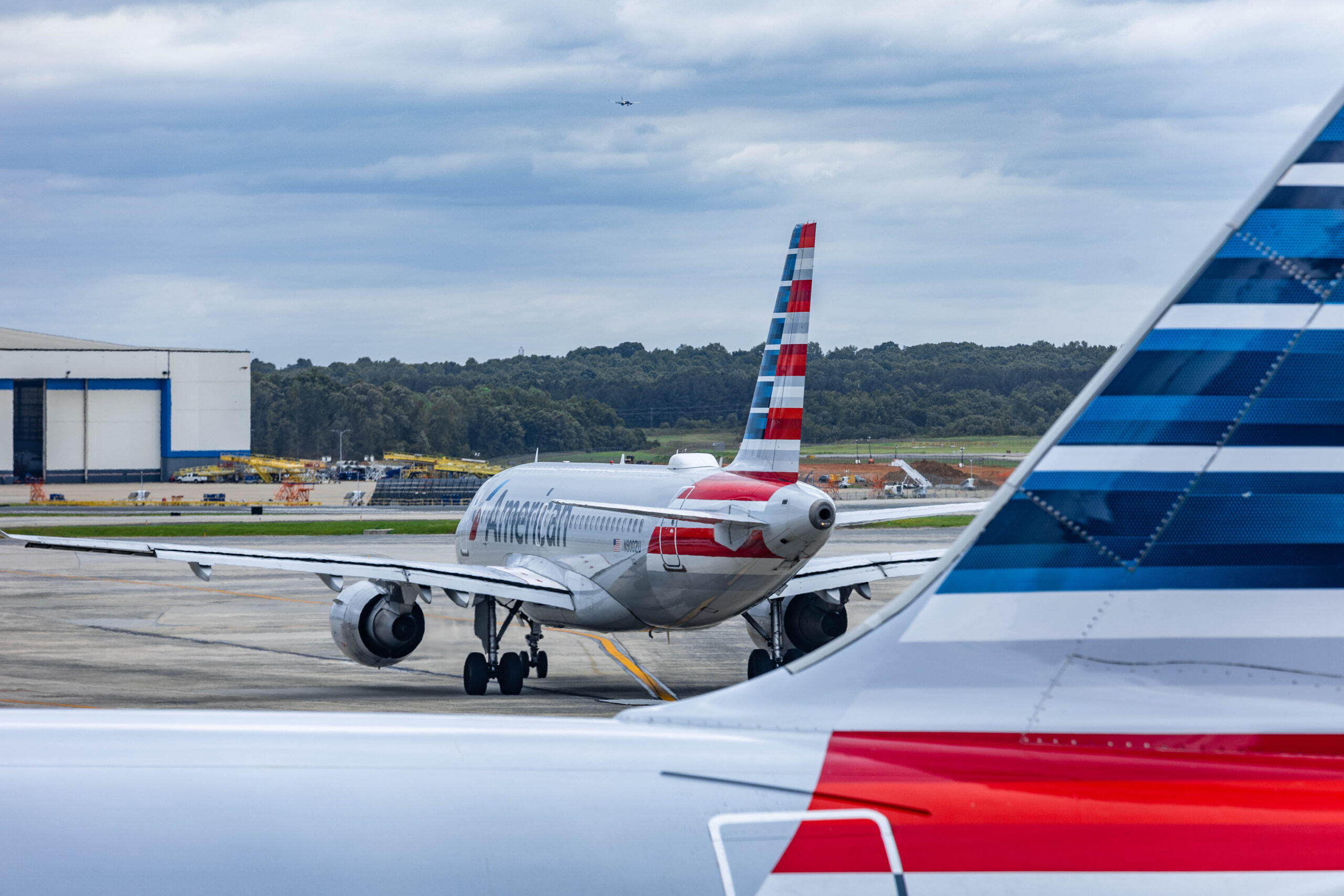 Charlotte Douglas International Airport in North Carolina will receive 43 million USD to construct a new 6,400-foot end-around taxiway