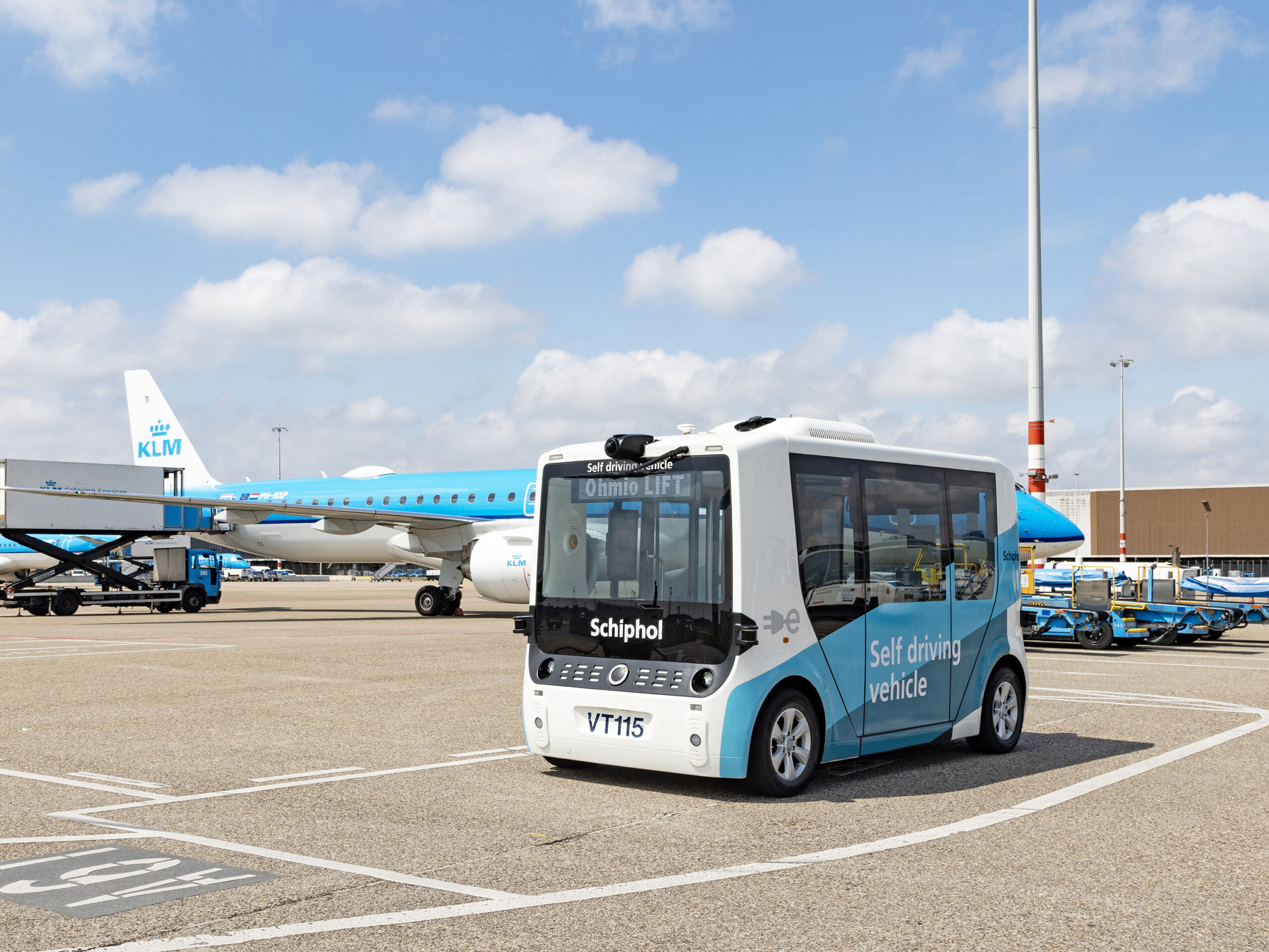 Schiphol and KLM test self-driving shuttle service for flight crew