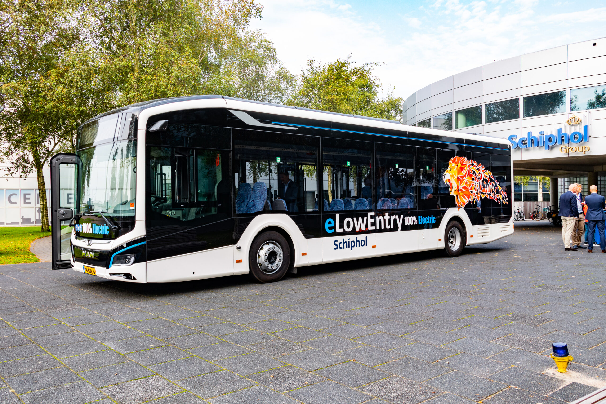 Schiphol has purchased more than 50 new electric buses from MAN