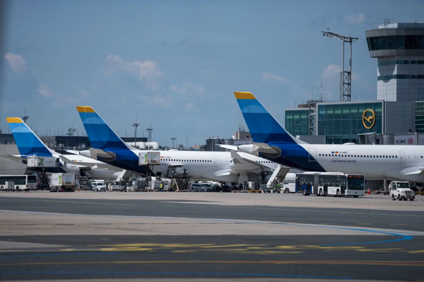 A set of Discover Airlines aircraft