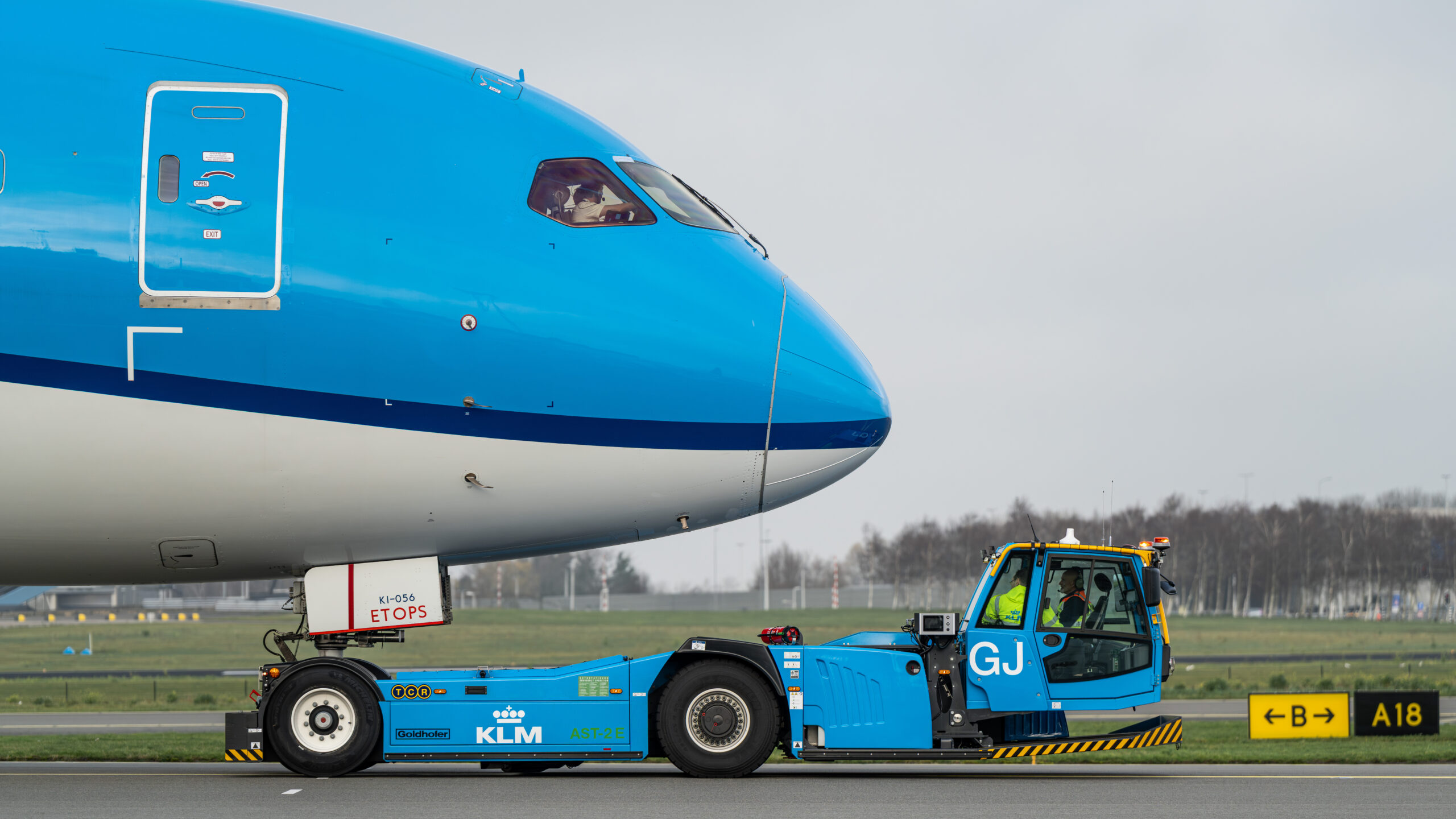 A tractor tow pulling a large aircraft