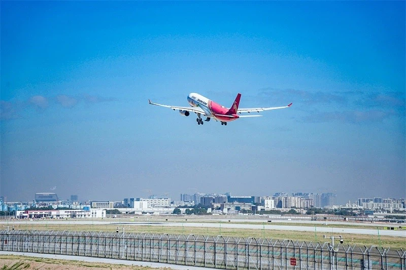 Shenzhen Airport's third runway