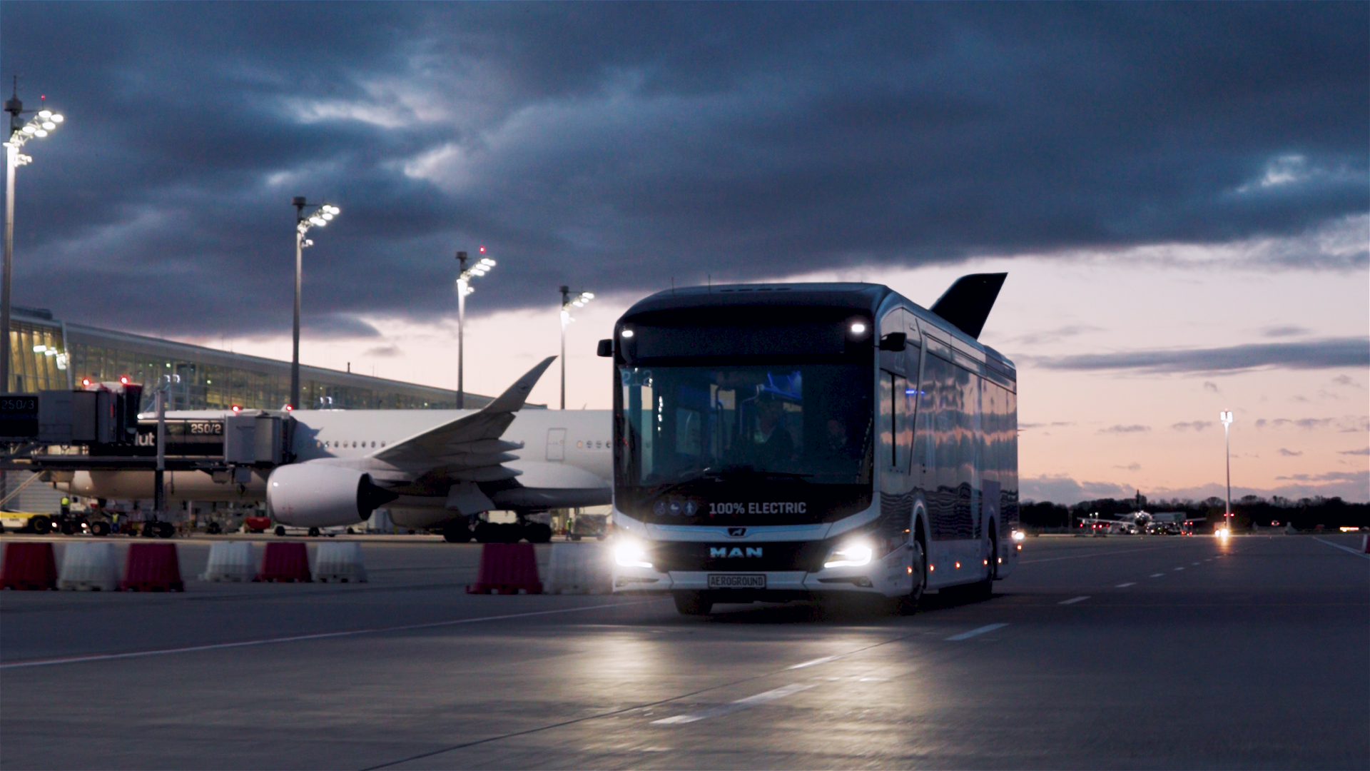 In Munich, passengers take the electric bus to their flight