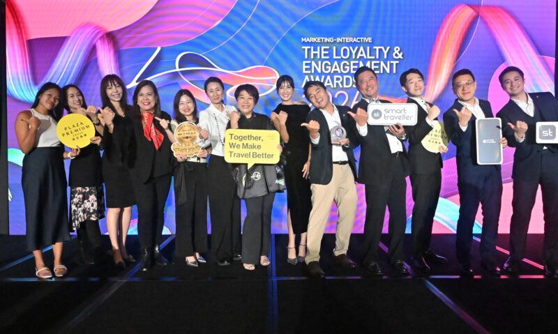 Group of people photographed at Awards Show