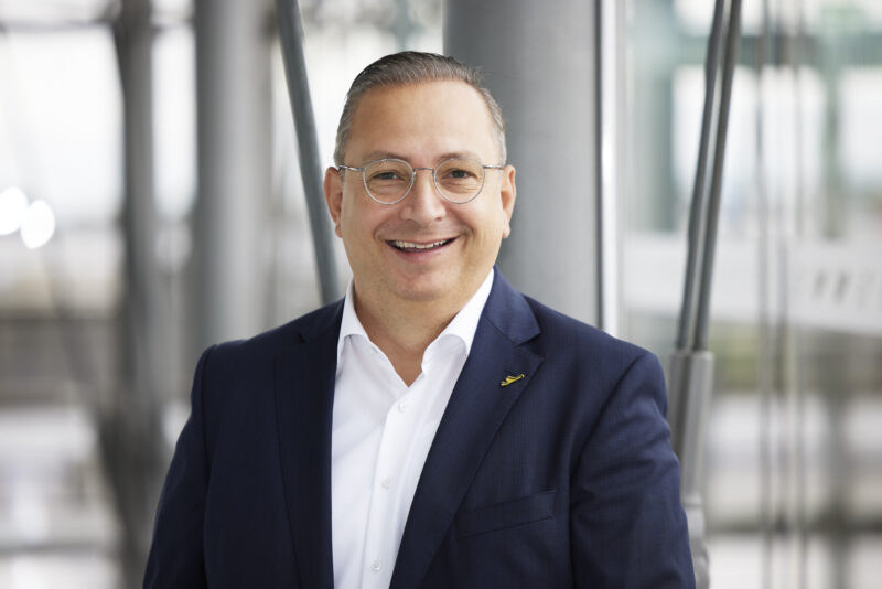 Cenk Oezoeztuerk headshot