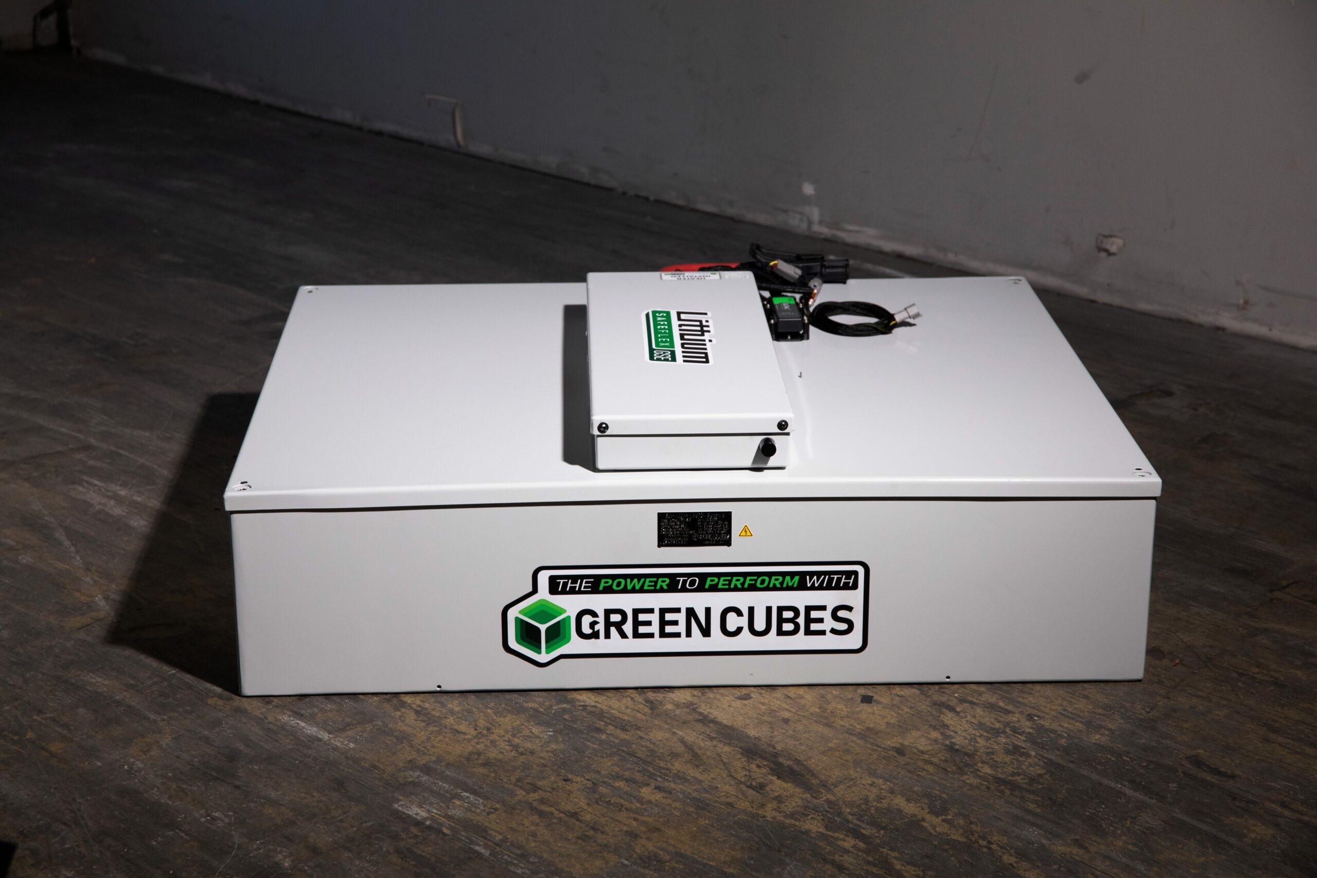 Lithium SAFEFlex GSE is a comprehensive product line of battery solutions 
designed to meet the cost, performance, efficiency, and durability, 
requirements of the rugged airport environment. 