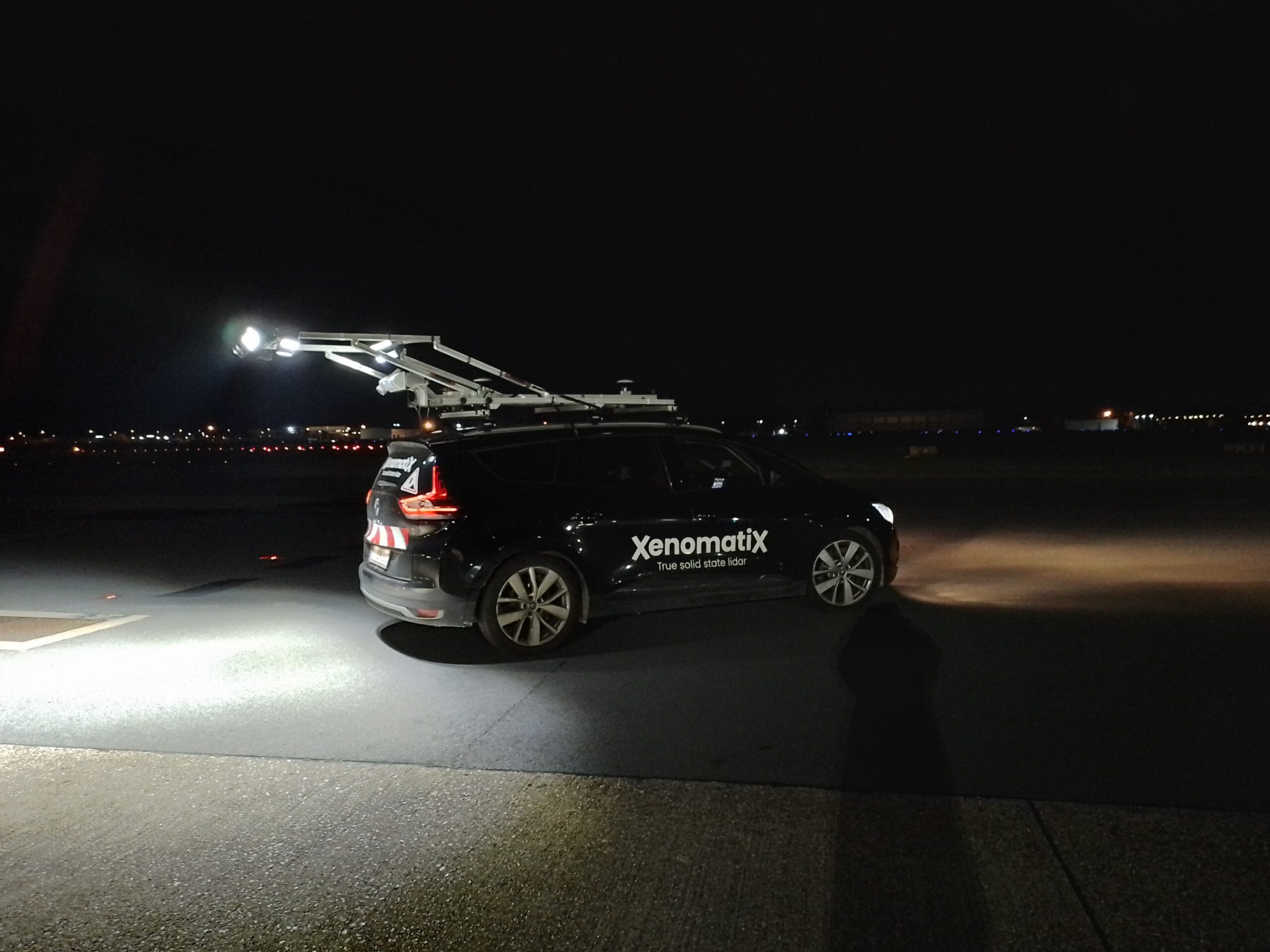 24/7 Solution: Night-Time Scanning with XenoLight
XenomatiX deployed the XenoLight system, enabling the XenoTrack pavement inspection platform to operate effectively during low-light conditions.

XenoLight provided illumination of the runway surface, allowing consistent, high-quality data capture in low-light conditions. The runway was scanned at night, with little disruption to airport traffic flow.