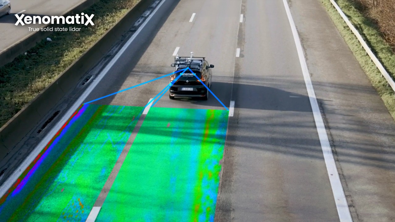 XenomatiX developed the XenoTrack Dual Lane system that can cover 6 to 8 meters of road width (depending on use case), two neighbouring lanes — or wider surfaces such as runways — in a single pass. For highways, runways and other wide roads, this means more pavement can be surveyed in a one drive.