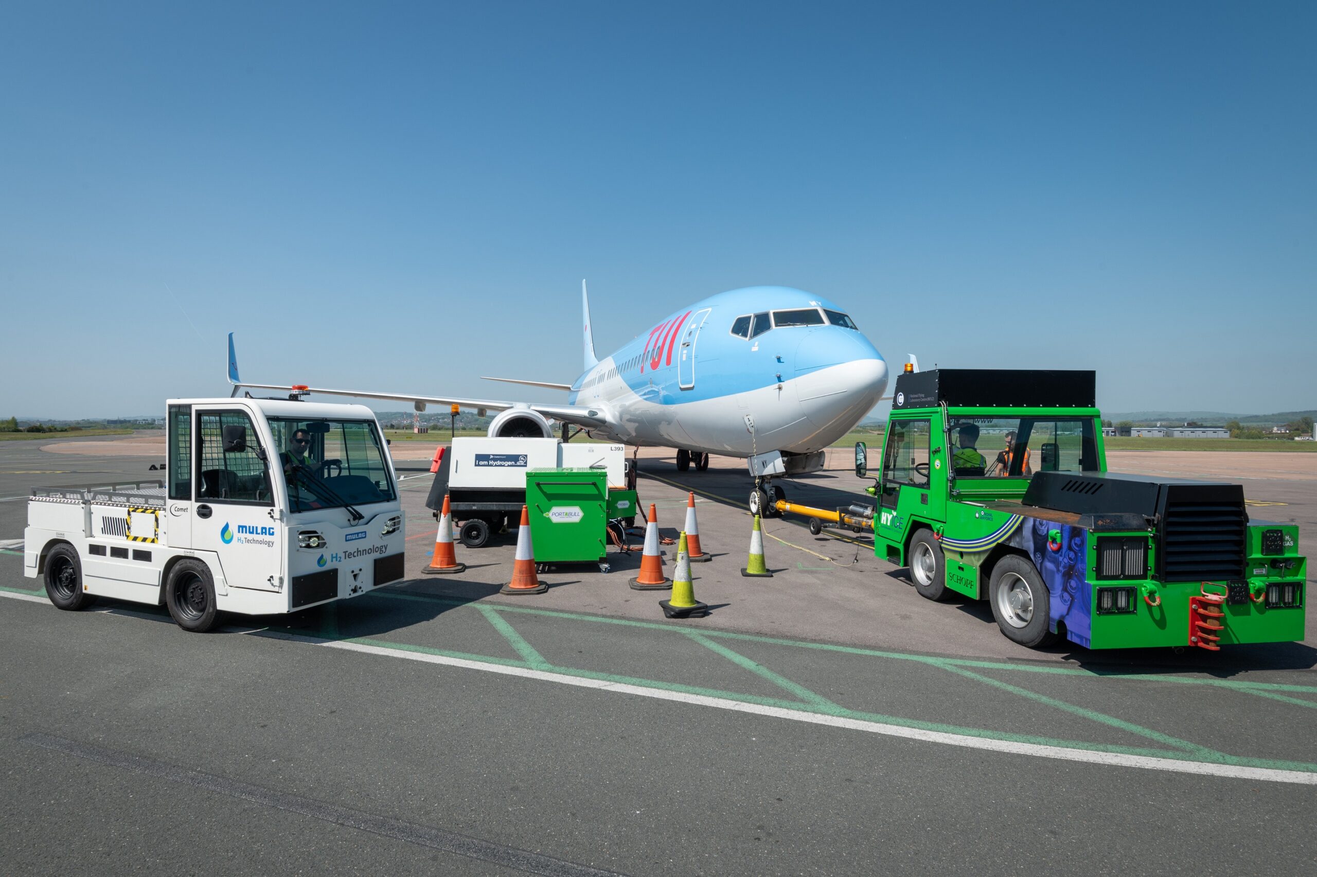 Exeter Airport was the site of an effort to turn TUI Boeing 737 with the help of three separate hydrogen-powered vehicles