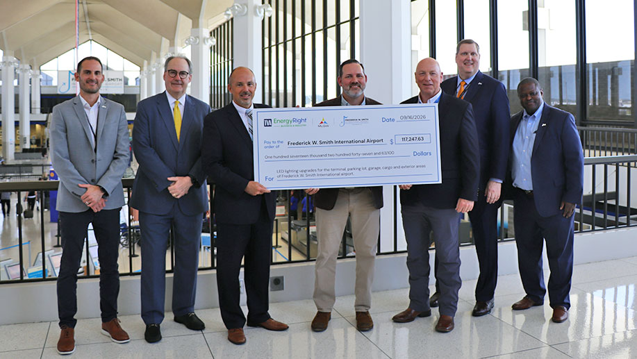 Representatives of Memphis-Shelby County Airport Authority, MLGW and TVA holding a ceremonial USD 117,247.63 incentive cheque at Memphis airport