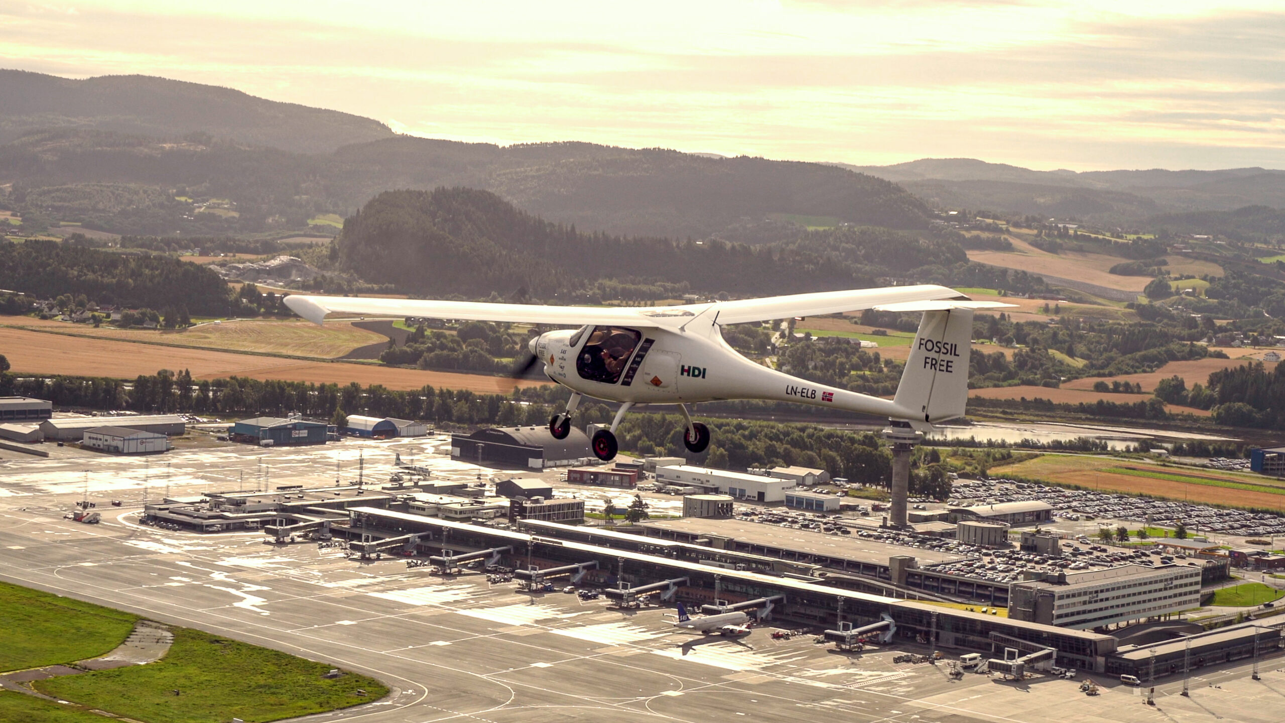 Avinor's electric aircraft over Trondheim Airport, Værnes